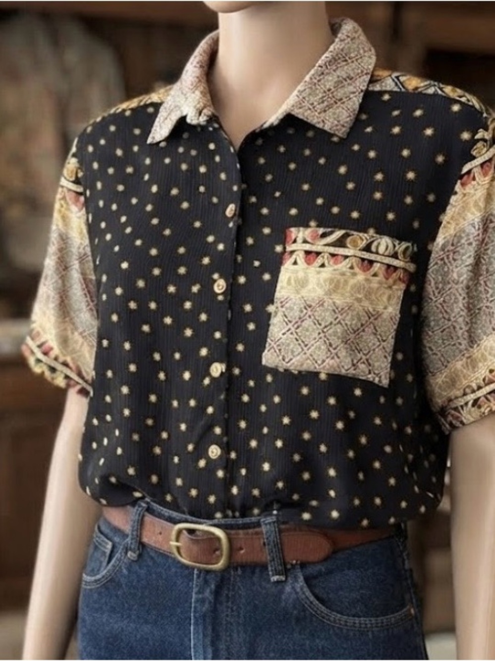Lauren Alexandra Black & Gold Patterned Short-Sleeve Button-Down Shirt vintage